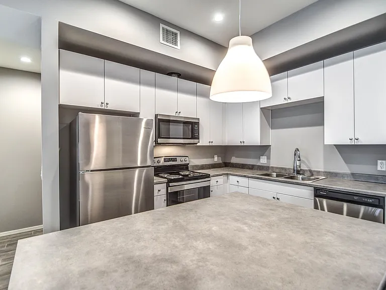 1037 S Farmer Ave — Photo 8