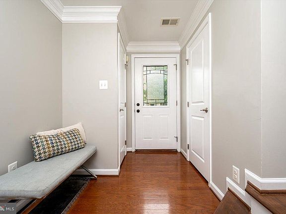 4th image of 636 Foxwood Dr