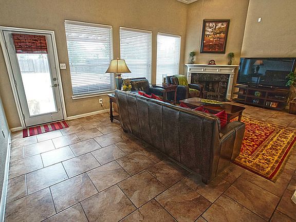 4th image of 130 S Vershire Cir