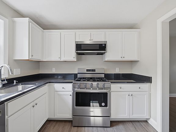 2nd image of 1582 Memorial Ave APT 1B