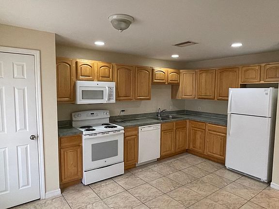 3rd image of 208 Hightower Ave S