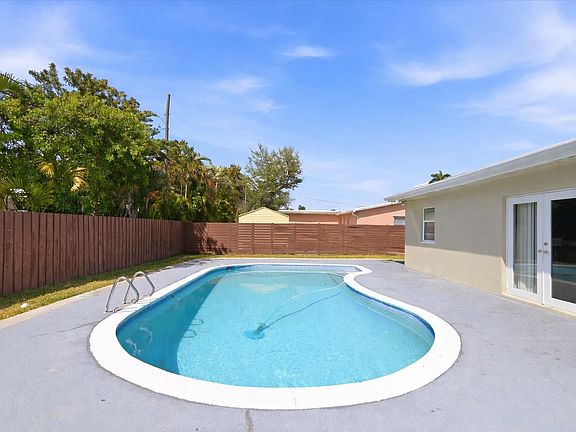 3rd image of 640 SW 68th Terrace