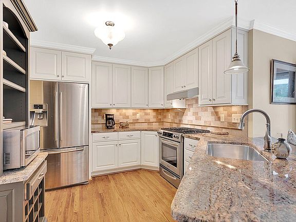 Renovated, gas, granite