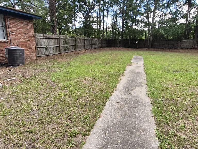 111 Becky St — Photo 33