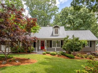 585 Meadowglen Trl, Roswell, GA 30075