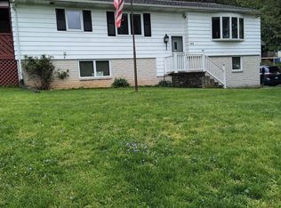785 Locust St, Mount Wolf, PA 17347