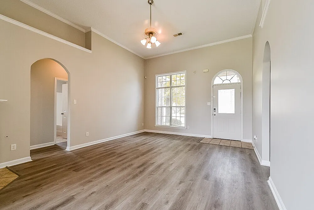 3 bed, 2.0 bath, 1624 sqft, $1,870 — Photo 3