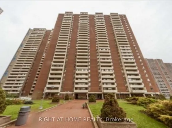 1 Massey Sq #2819, Toronto, ON M4C 5L4