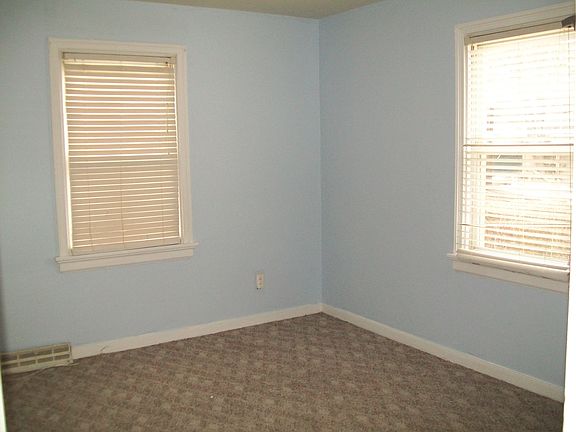 3rd image of 1004 Forest View Dr