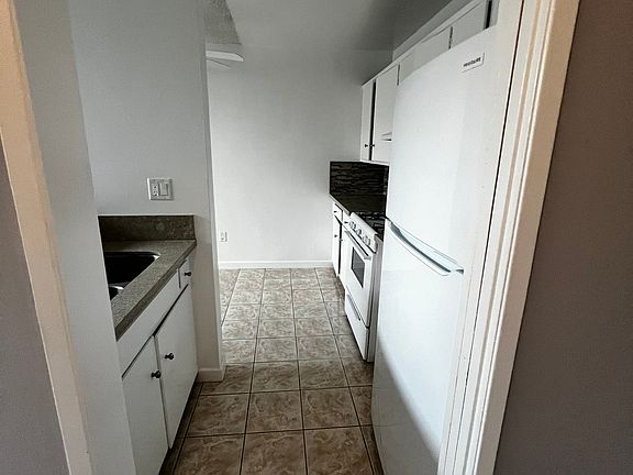 4th image of 4034 Emerald St