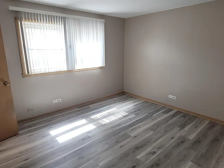 9600 S Komensky Ave — Photo 8