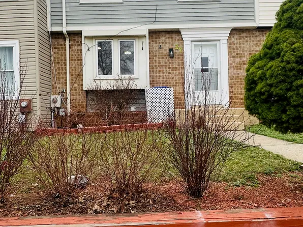 27 Mountaingate Dr, Frederick, MD 21703