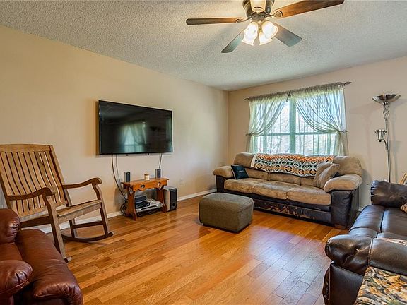 2nd image of 20 Portland Ln
