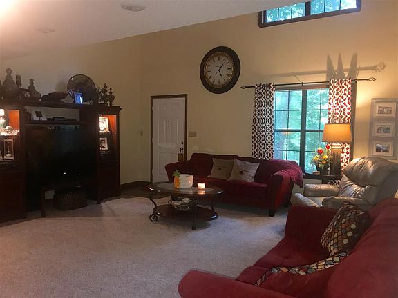 4th image of 378 Lakewood Dr