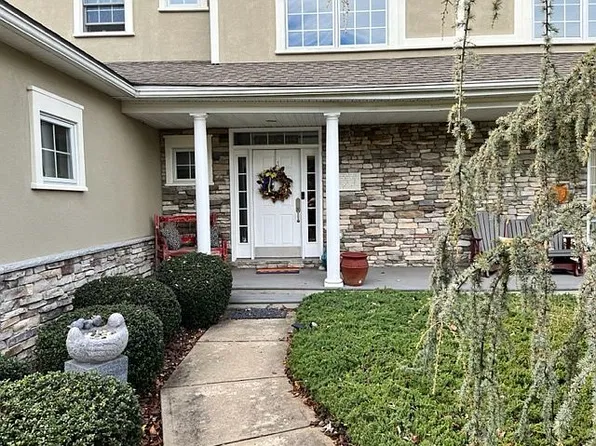 11 Insignia Dr, Jenkins Township, PA 18640