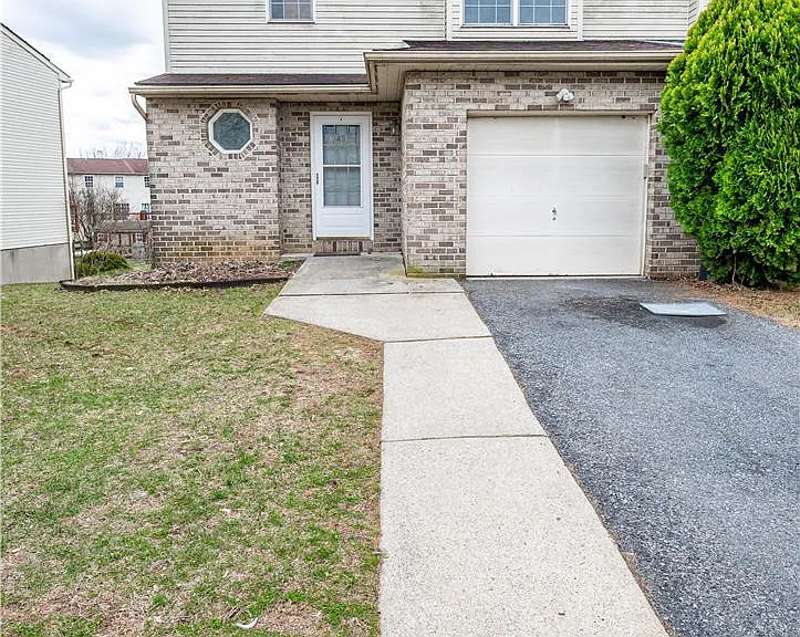 48 Olde Penn Dr — Photo 1