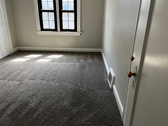 3rd image of 751 S Saint James Blvd