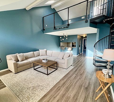 2nd image of 231 Cambridge Dr Unit 231