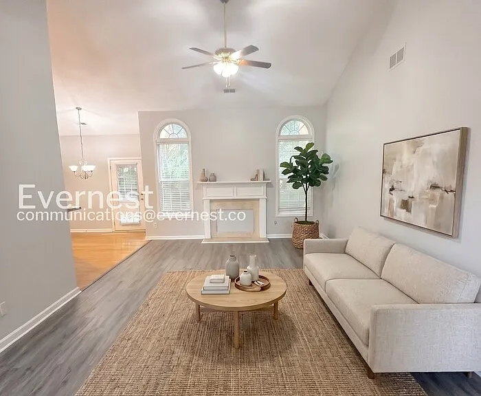 190 Greenland Dr — Photo 3