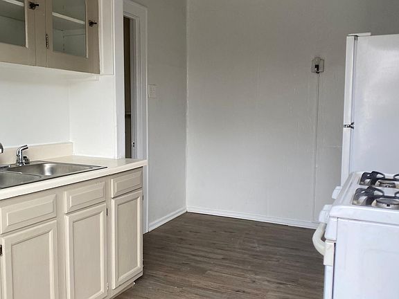 2nd image of 602 Colvin Ave APT 12