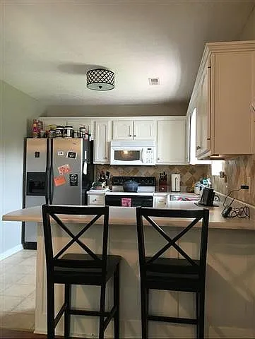 3 bed, 1444 sqft, $2,000 — Photo 4