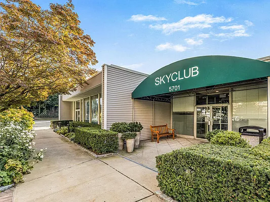 Sold by Re/Max In The City | media 12