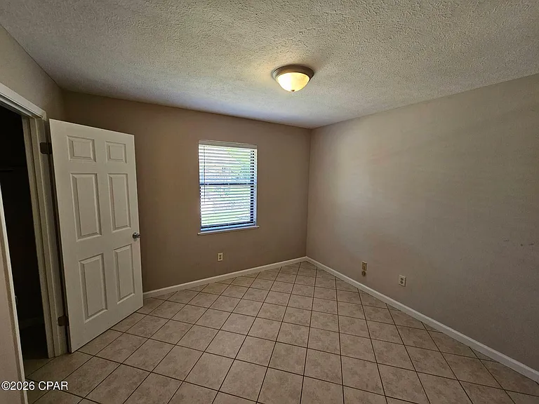 221 Viola Ave — Photo 17