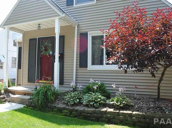 3rd image of 924 E Richwoods Blvd