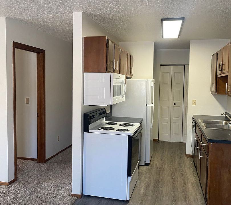 1st image of 201 Southwood Dr #7
