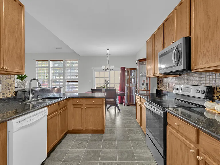 406 Treybrooke Dr — Photo 15