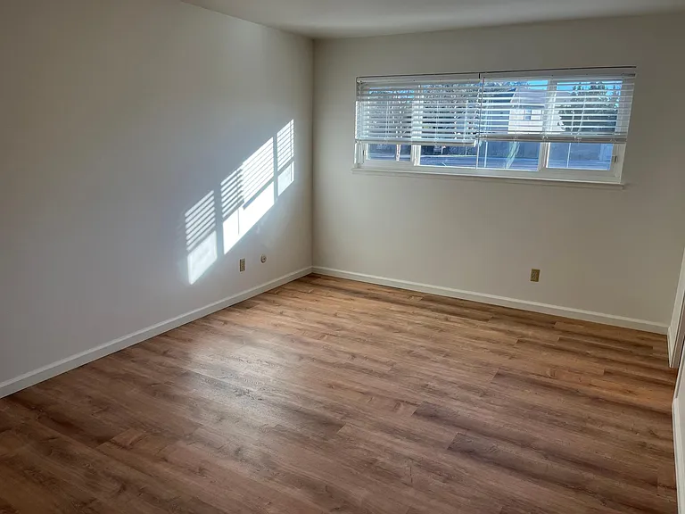 6260 Riverside Blvd — Photo 11