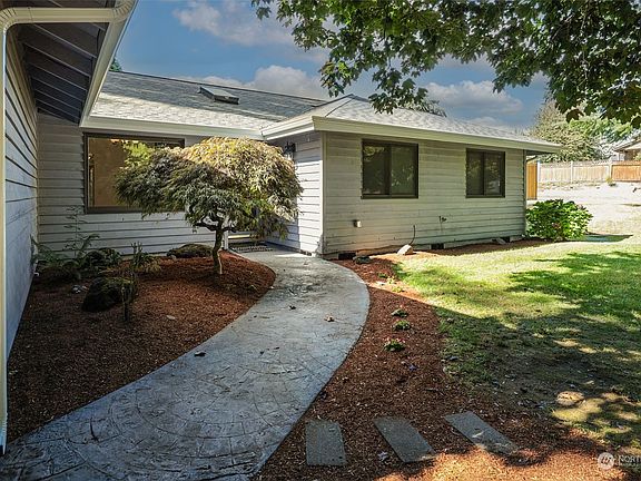 3rd image of 1141 Mountain-Aire Drive SE