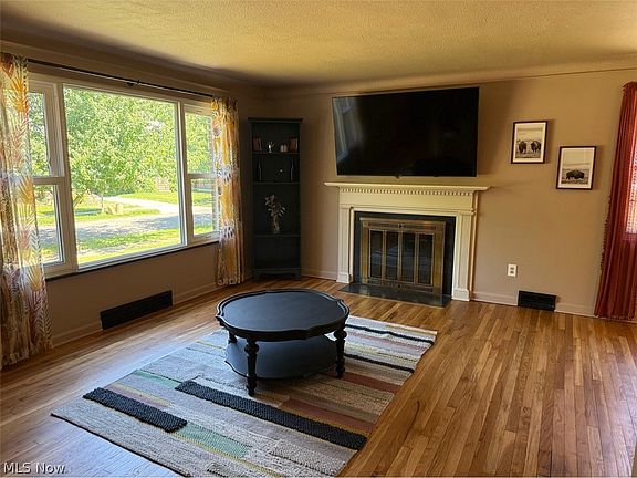 4th image of 1139 Castleton Rd