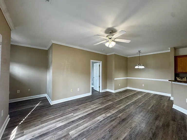 2037 Silvercrest Dr #B — Photo 4