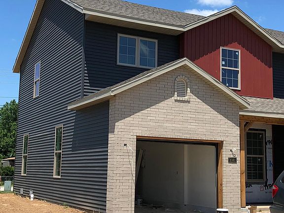 Golden Park Townhomes single car garage