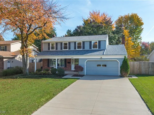 3869 Edgepark Dr, North Olmsted, OH 44070