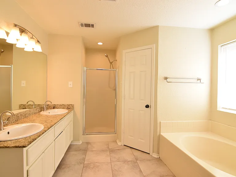 2802 Wesley Dr — Photo 16