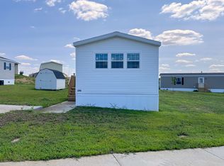 490 Chestnut Trl, Dubuque, IA 52001