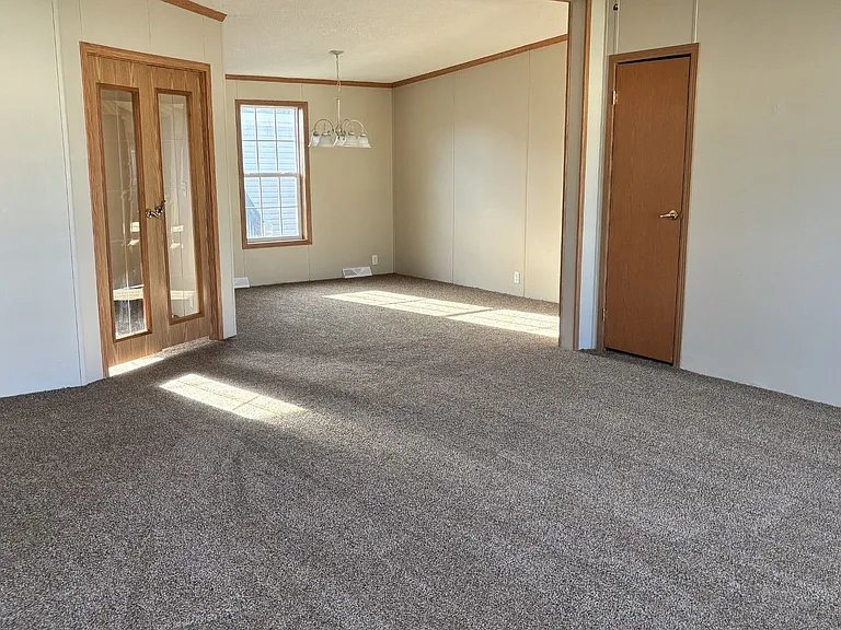 801 Franklin Blvd — Photo 11