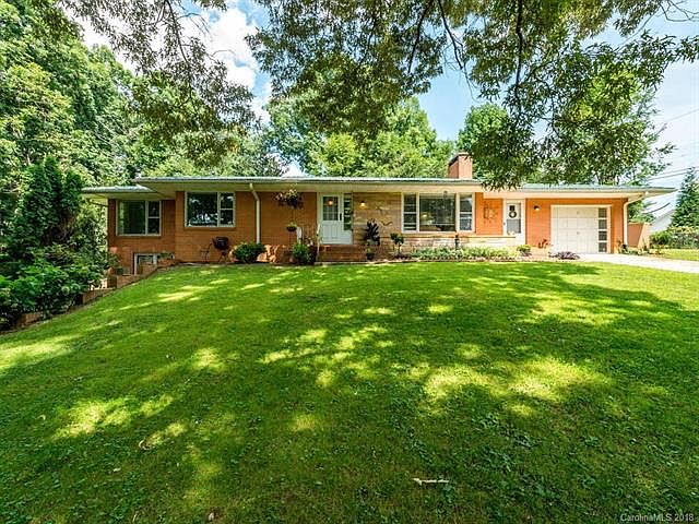1st image of 11 Lookout Ln