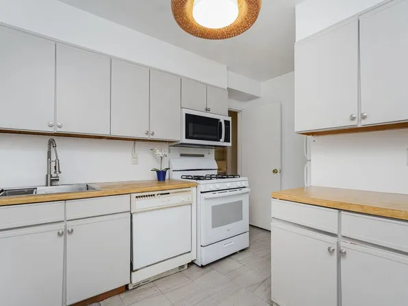 2785 Ocean Parkway image 9 of 24