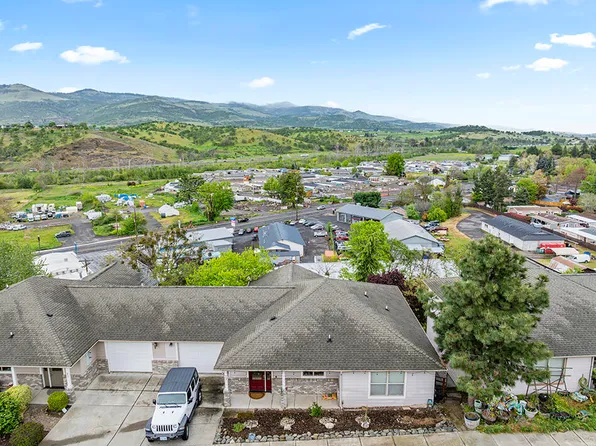 457 Elm St, Phoenix, OR 97535