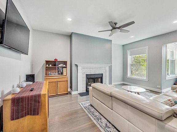 5th image of 5825 N Winthrop Ave #3-S