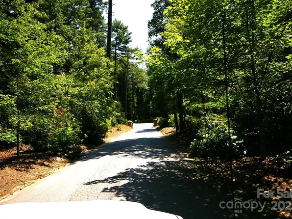 448 Sherwood Dr S, Flat Rock, NC 28731