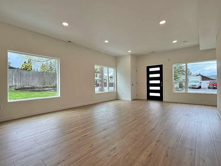 3925 E 32nd Ave #1 — Photo 8