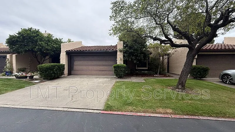 59 Los Palos Dr