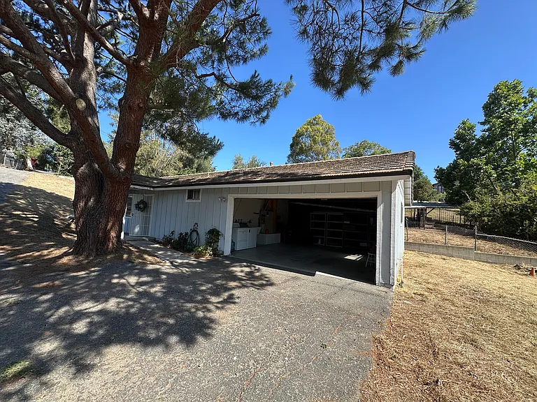 5856 La Cumbre Rd #B — Photo 34