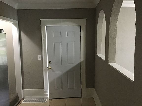 4th image of 107 N Clinton Pl