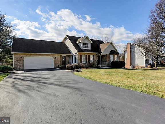 2nd image of 1827 Bonnie Blue Ln