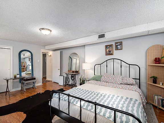 4th image of 3243 N Kearney St #B
